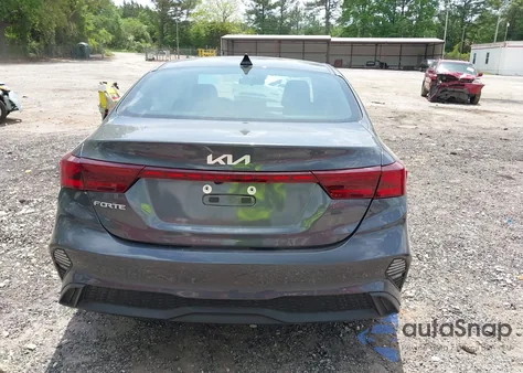 2024 Kia Forte Lxs z USA, uszkodzony, nr VIN 3KPF24AD6RE776747